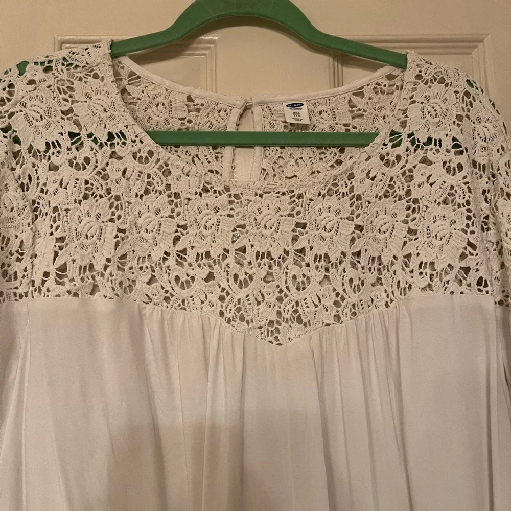 White Lace Yoke Long Sleeve Women's Top